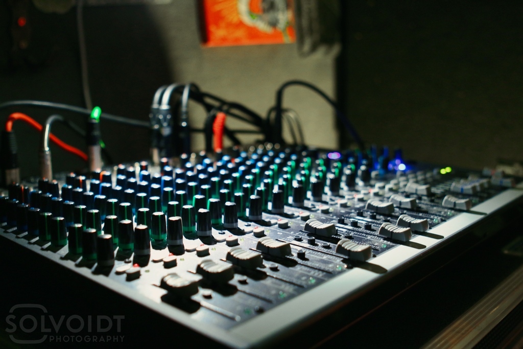 solvoidt's tweet photo. Mixing console at the @lauf_official and @alpacastaredown concert. I could not resist to take a photo. Love the knobs and faders.
#console #mixing #photographie #fader #concert #live #canon #canon70d #70d https://t.co/6KAoTF6zaF