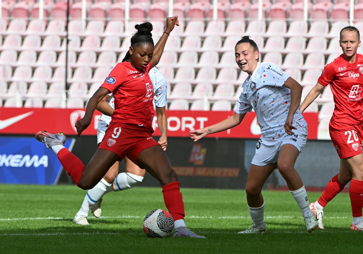 DFCO_Officiel's tweet photo. La première buteuse du #DFCO sur la saison 2023/2024 se nomme Latifah Abdu ! Quelle frappe ! 💣💥🤩
La vidéo de son but ! ⤵️
#D1Arkema #DFCOLOSC https://t.co/juXkGUQKNE