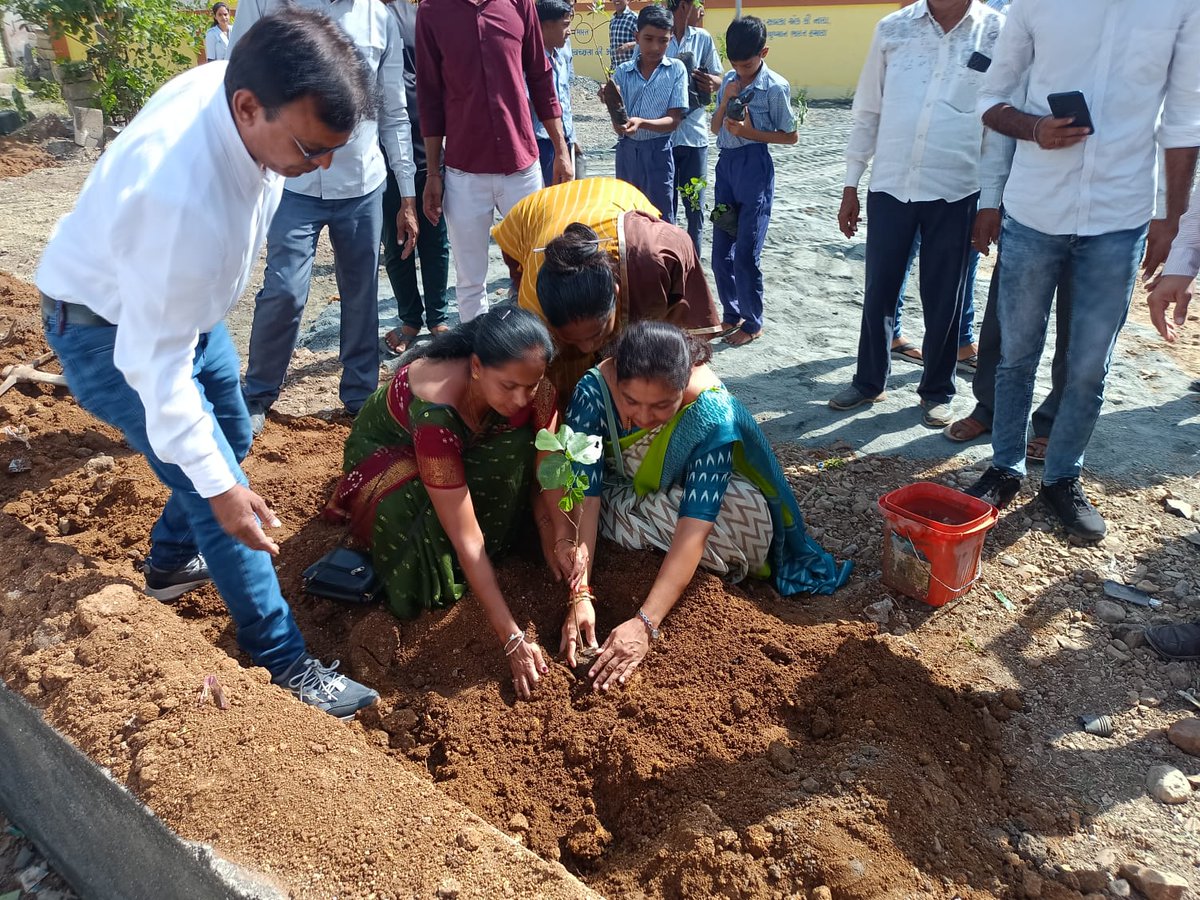 "સ્વચ્છતા હી સેવા " પખવાડિયાની ઉજવણીના ભાગરૂપે મેરવદર ગામે પ્રમુખશ્રી, ઉપપ્રમુખશ્રી, કર્મચારી/અધિકારી અને ગામજનોની ઉપસ્થિતિમાં સાંસ્કૃતિ કાર્યક્રમ,સફાઈ રેલી,વૃક્ષારોપણ અને ગામની જાહેર જગ્યાઓની સફાઈ કરી, એકઠો થયેલ ઘન કચરાનો યોગ્ય નિકાલ કરાયો.
<a href="/DDORAJKOT1/">District Panchayat Rajkot</a> 
@RajkotInfo 
<a href="/GujPRHDept/">Panchayat, Rural Housing & Rural Dev. Department</a>