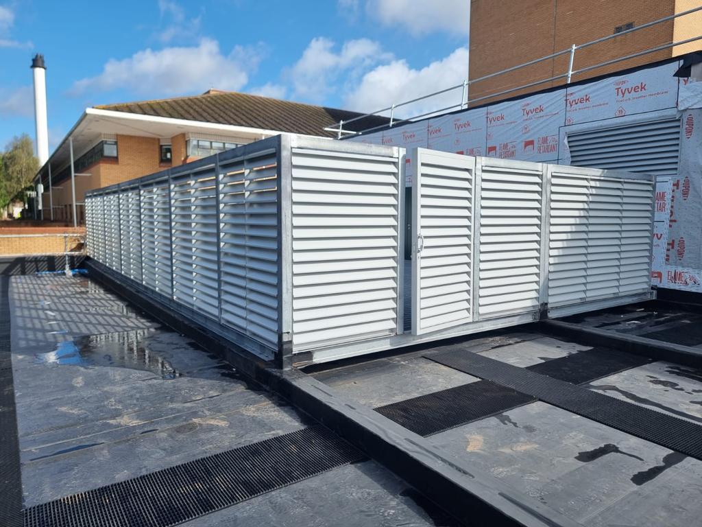 ZefyrGroup's tweet photo. Louvres and screens with access gates for Integra on the Cannock Chase Hospital.

#louvrescreens #louvres #screening #facades #doors #gates #plantscreen  #healthcare #metal #aluminium #ppc #constructionindustry #design #manufacture #install 

https://t.co/08gxET4J3k https://t.co/yG9MoPgvtH