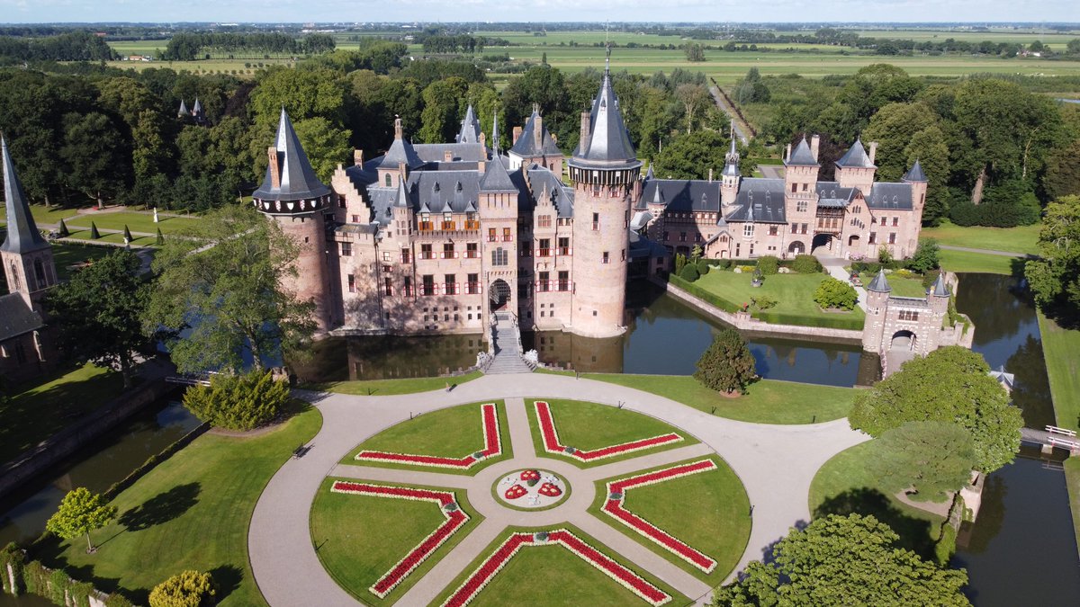 Kasteel de Haar is op zoek naar medewerkers voor in de bediening! 

Lees meer via: kasteeldehaar.nl/2023/09/29/vac…

#kasteeldehaar #horecavacature #werkenbijdehaar