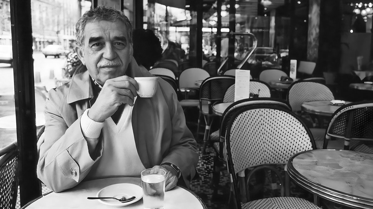 7559pr's tweet photo. Un roman inédit de #GabrielGarcíaMárquez sera publié en avril 2024 par les éditions #RandomHouse à l'occasion du 10e anniversaire de la mort de l'écrivain colombien, #PrixNobel de littérature 1982. Il sortira simultanément en versions papier, numérique et livre audio dans les principales langues du monde.
Intitulé « En agosto nos vemos » qu'on pourrait traduire par « On se voit en août », ce roman inédit est le fruit d'un « dernier effort de l'écrivain pour continuer à écrire ».
Rappelons que Gabriel García Márquez est l'écrivain de langue #espagnole le plus traduit au monde au 21e siècle, plus que ne le fut l’auteur de « #DonQuichotte », ainsi que l'a révélé l'#InstitutCervantès. « Une première depuis près de 400 ans. C'est un passage de témoin historique entre les deux pôles de l'hispanité. »
https://t.co/gh6MRkxYkq