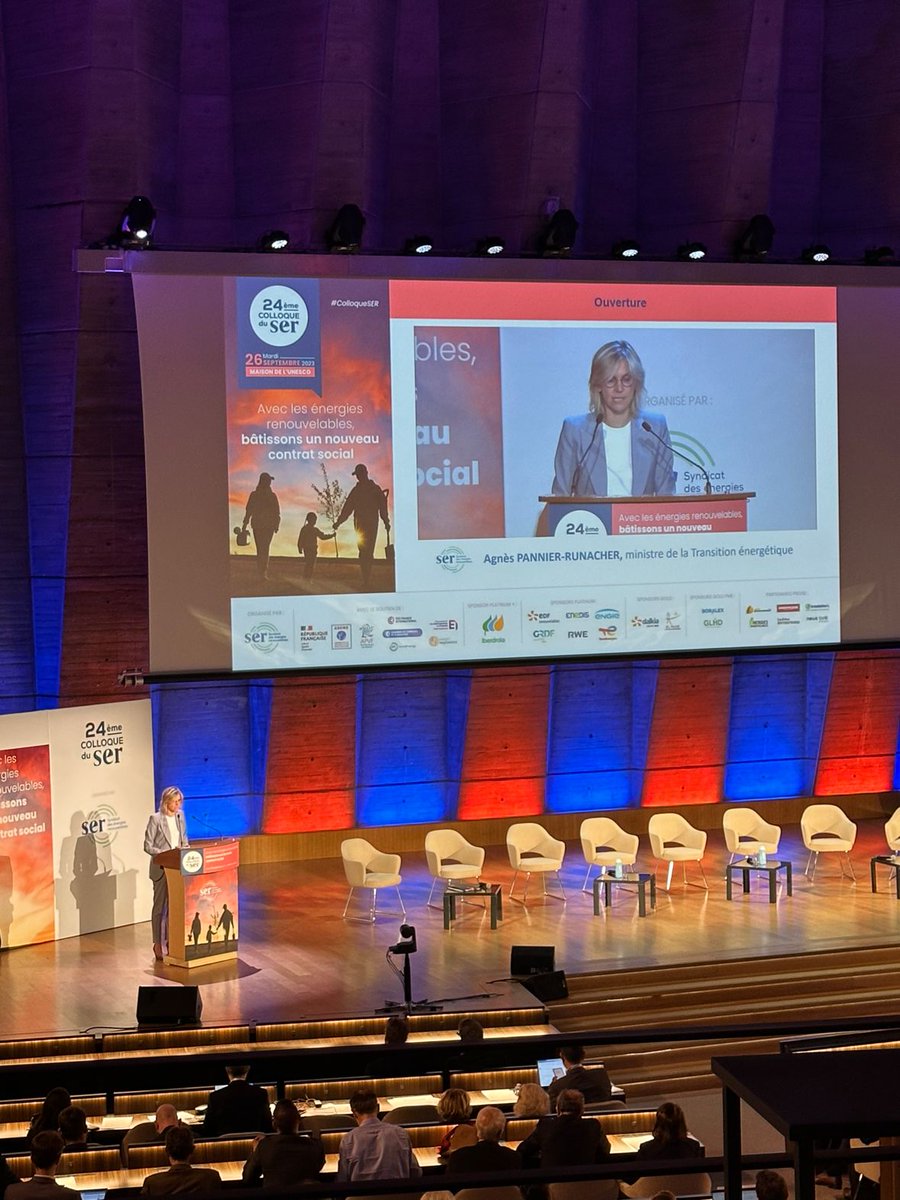 iberdrolafr's tweet image. 🔄 Retour en images sur les événements du mois de septembre

👉 Le salon #Energyear
👉 Le #BrittanHYday
👉 Le 24e colloque annuel du @ser_enr 
👉 Le forum annuel de l'excellence énergétique #EnergyTime

Merci à tous ceux qui sont venus à notre rencontre lors de ces événements !🙌