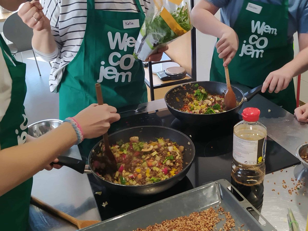 🍏🏫 Have you heard of the journey towards sustainable school meals with the City of Warsaw?

#MadeWithInterreg StratKIT+ project is transforming school menus through practical testing &amp; the "My Sustainable School Meal" tool🍽️📚 interreg-baltic.eu/project-pilots…

©WarsawMunicipality