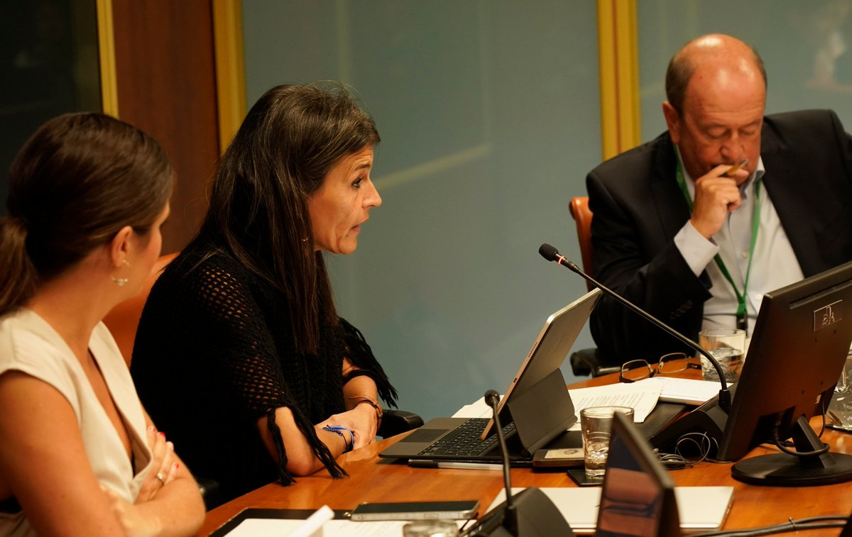 PVasco_EuskoL's tweet photo. 🗣️Lankidetzarako eta elkartasunerako lege-proiektua aurkeztuko du Nerea Melgosa @BerdintasunEJGV  sailburuak
🗣️La consejera @nerea_melgosa presenta el proyecto de ley de cooperación y solidaridad @eLankidetza 

➡️https://t.co/PrPGmDkmaf https://t.co/OO9RSFNAXh