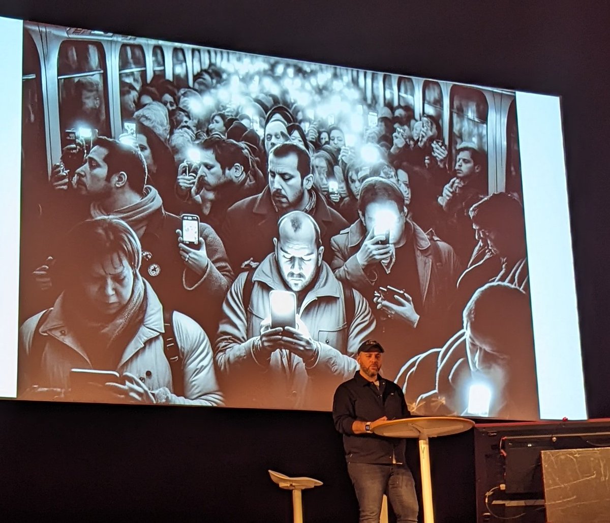 D'art d'art avec #DavidRaichman aka <a href="/davethepreacher/">davethepreacher</a> executive producer global <a href="/Ogilvy_Paris/">Ogilvy Paris</a> à la conf' des #masters de l'<a href="/IIMparis/">IIM</a>.Les futurs #marketeurs #publicitaires #crea #designers #codeurs #developpeurs plongent ds le monde de la #creativite augmentée!
#iag #ia #marketing