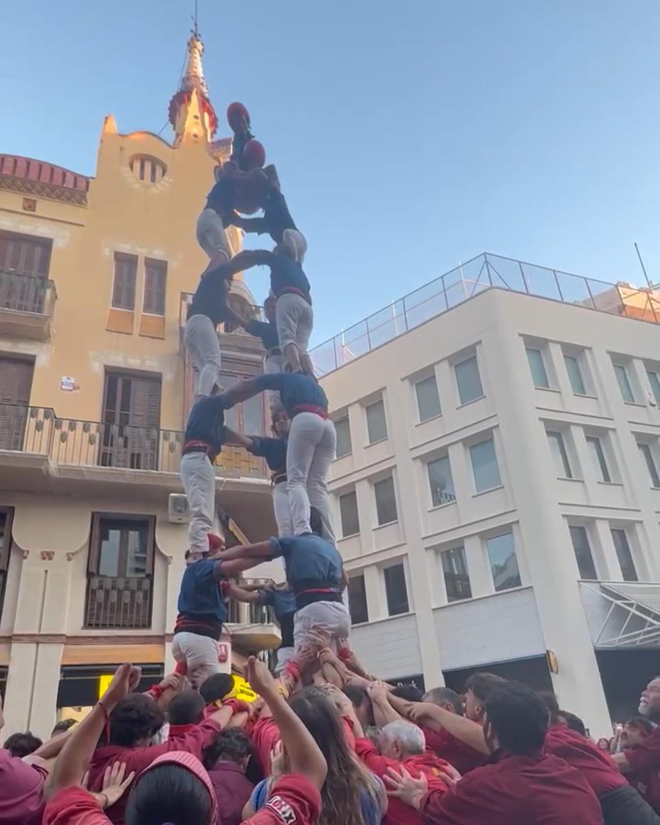 🔴⚫️⚪️ Els <a href="/Xicots/">Xicots de Vilafranca</a> descarreguen tres castells de set a Sitges. #Vilafranca

🔵⚫️⚪️ Els <a href="/DeMediona/">Castellers de Mediona</a> hi completen el seu primer 3 de 7 fora de casa. #castellers

➡️ tuit.cat/vxcNN