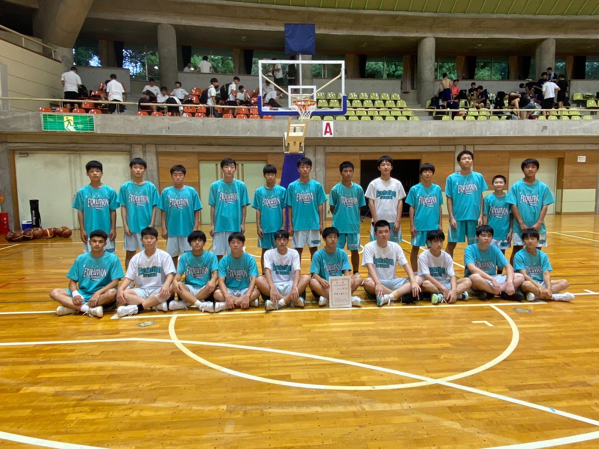 BCEvolution1's tweet photo. 今年度のIBA1部リーグで男子が優勝！県の公式戦で優勝だ。先日のクラブ選手権準優勝に続き、賞状をもらうことはやはりうれしい！試合内容や自分のプレーに納得できないこともあるかもしれない。ただ、賞状は努力の証です。自分そして仲間を信じて、さらに「進化」しよう！
#ＢＣつくばEvolution #U15 https://t.co/TPjwoePscB