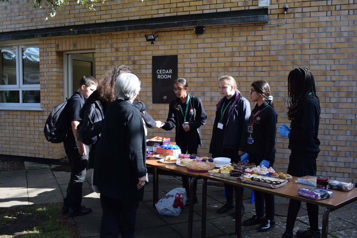 HatchEndHigh's tweet photo. On Friday, HEHS students held a huge bake sale across the school site to raise money for @macmillancancer🍰 Thank you to everyone for your generous contributions so far. Watch this space for a donation update soon...!
#macmillancoffeemorning #harrow #hatchendhigh https://t.co/1OrxdJJVu1