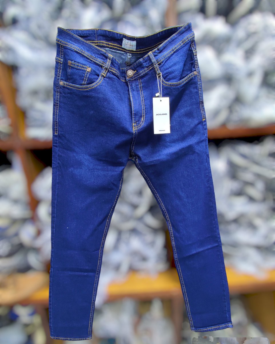 Passez une agréable semaine ! 

Si vous avez besoin de bons jeans 👖, ce JACK&amp;JONES original est désormais disponible .

Taille 31 à 40 
État neuf 
Small sizes 10.000 
Big Sizes 12000f 

wa.me/237671978370 pour vos commandes