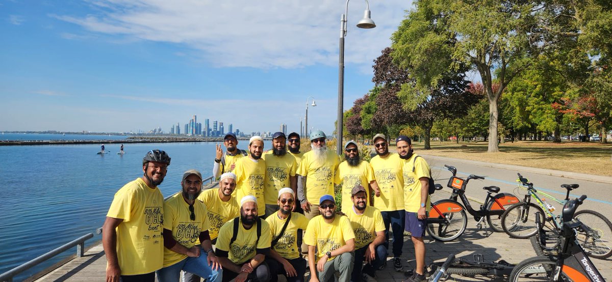 Bohras_Canada's tweet photo. The spirit of unity and health was in full gear as the #DawoodiBohra community of #Mississauga organized a memorable cycling event. Pedaling along the picturesque Lake Ontario, they covered an 18 km loop, promoting healthy habits and creating lasting memories.🚴♂️#CommunityCycling https://t.co/8wUdJen4NP
