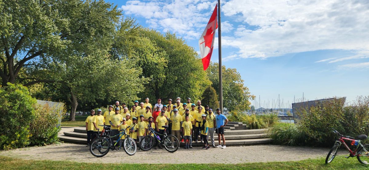 Bohras_Canada's tweet photo. The spirit of unity and health was in full gear as the #DawoodiBohra community of #Mississauga organized a memorable cycling event. Pedaling along the picturesque Lake Ontario, they covered an 18 km loop, promoting healthy habits and creating lasting memories.🚴♂️#CommunityCycling https://t.co/8wUdJen4NP