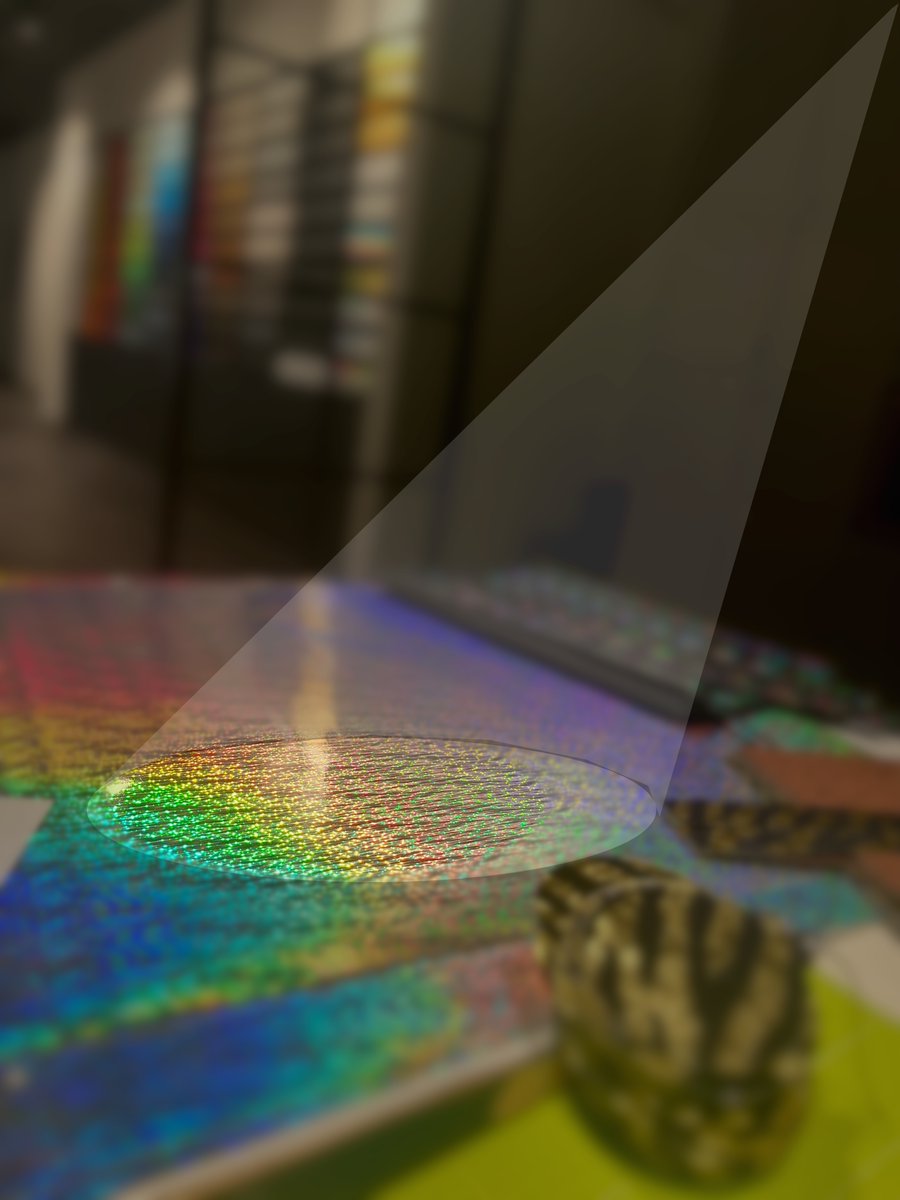 peregocarta's tweet image. La magia delle carte olografiche 🌈 #paper #premiumpaper #carta #uniquepackaging #packaging #packaginginspiration #pack #etichette #etichettatura #cartellini #glitter #luccicanza #peregolab #art #design #sustainability #disco #dance