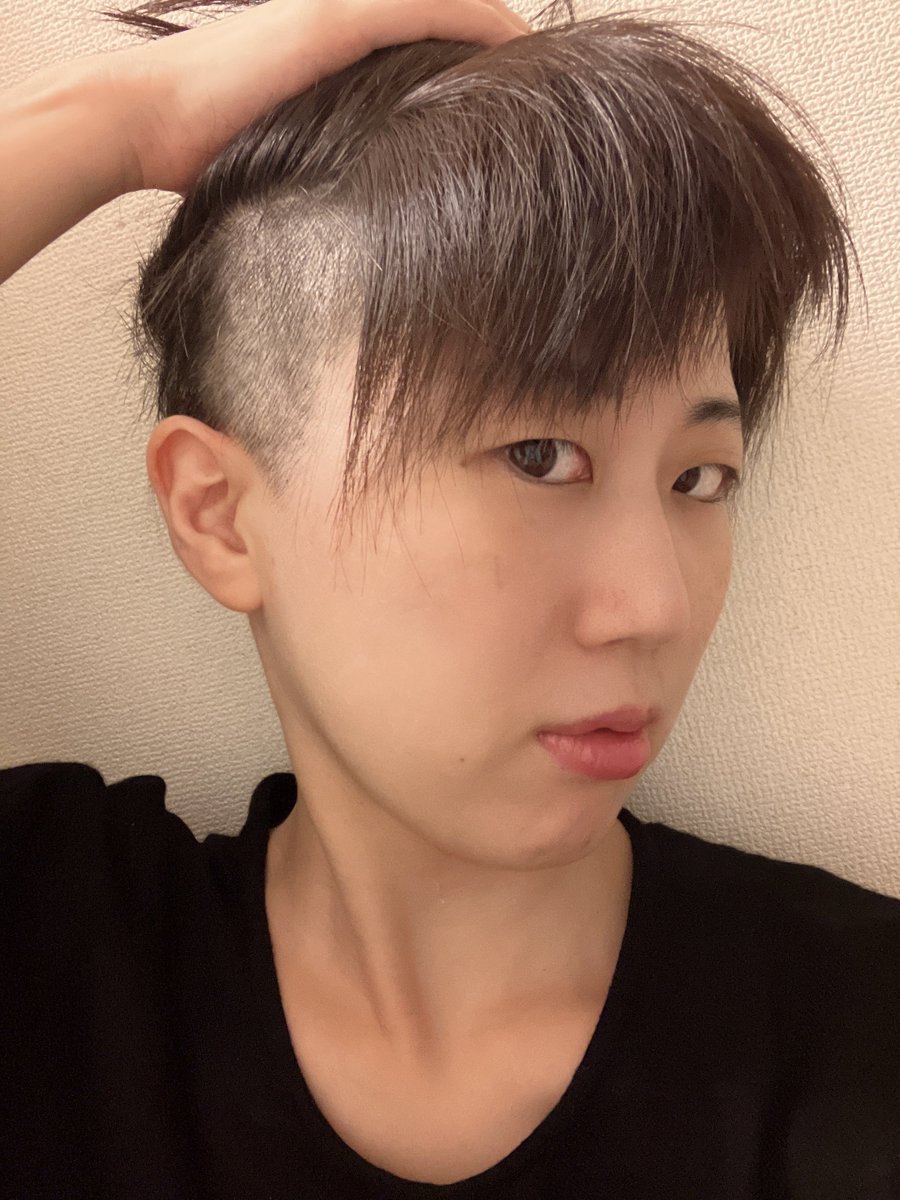 B86B_nun's tweet photo. この度、諸事情により少しの間 役者としての活動をお休みすることといたしました。
突然のお知らせとなり申し訳ありません。

細かい理由につきましては添付画像にて説明しておりますので、宜しければご一読いただけますと幸いです。

あと関係無いけど、やっと髪の毛刈れた！3mm
さっぱり(*´꒳`*)✨ https://t.co/TR1oXz0nZT