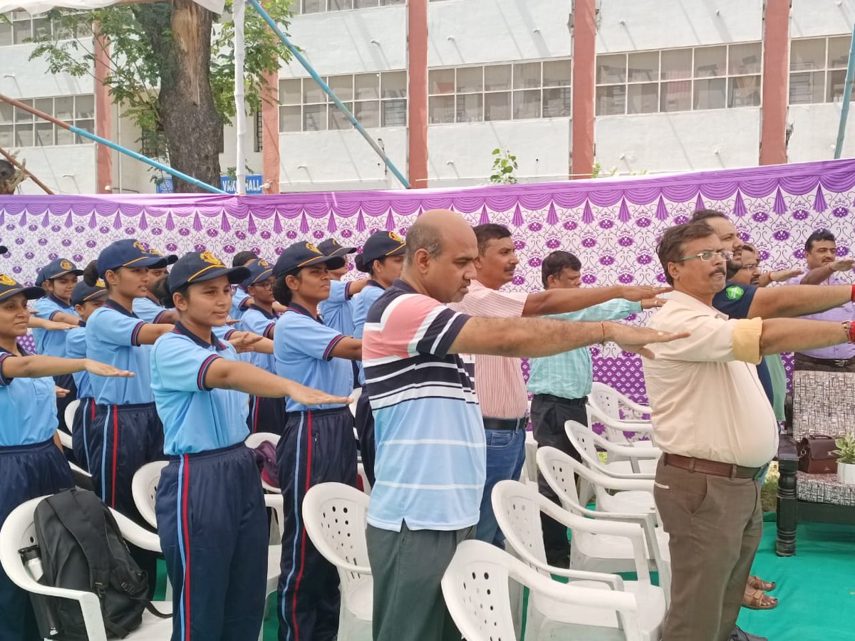 #SwachhBharat
On the occasion of Gandhi Jayanti, Safai Abhiyan, Swachhta Pledge and Tree Plantation under #SwacchtaHiSeva Campaign were organized by MS University ANOs and CDTs of 1GCTR in the presence of Hon. VC and faculty Deans.
@Swachhbharat
@PMOIndia
@NccGujarat
@HQ_DG_NCC
