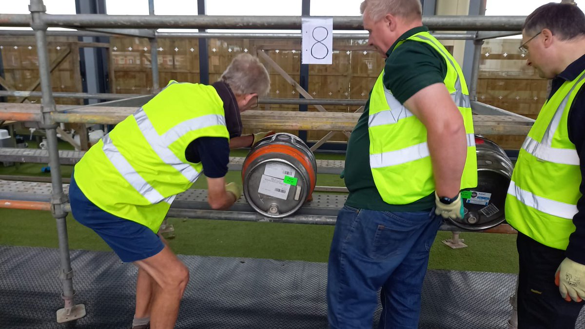 Ascot_Beer_Fest's tweet image. A misty morning across the racecourse as the first casks start to be loaded on the stillage!