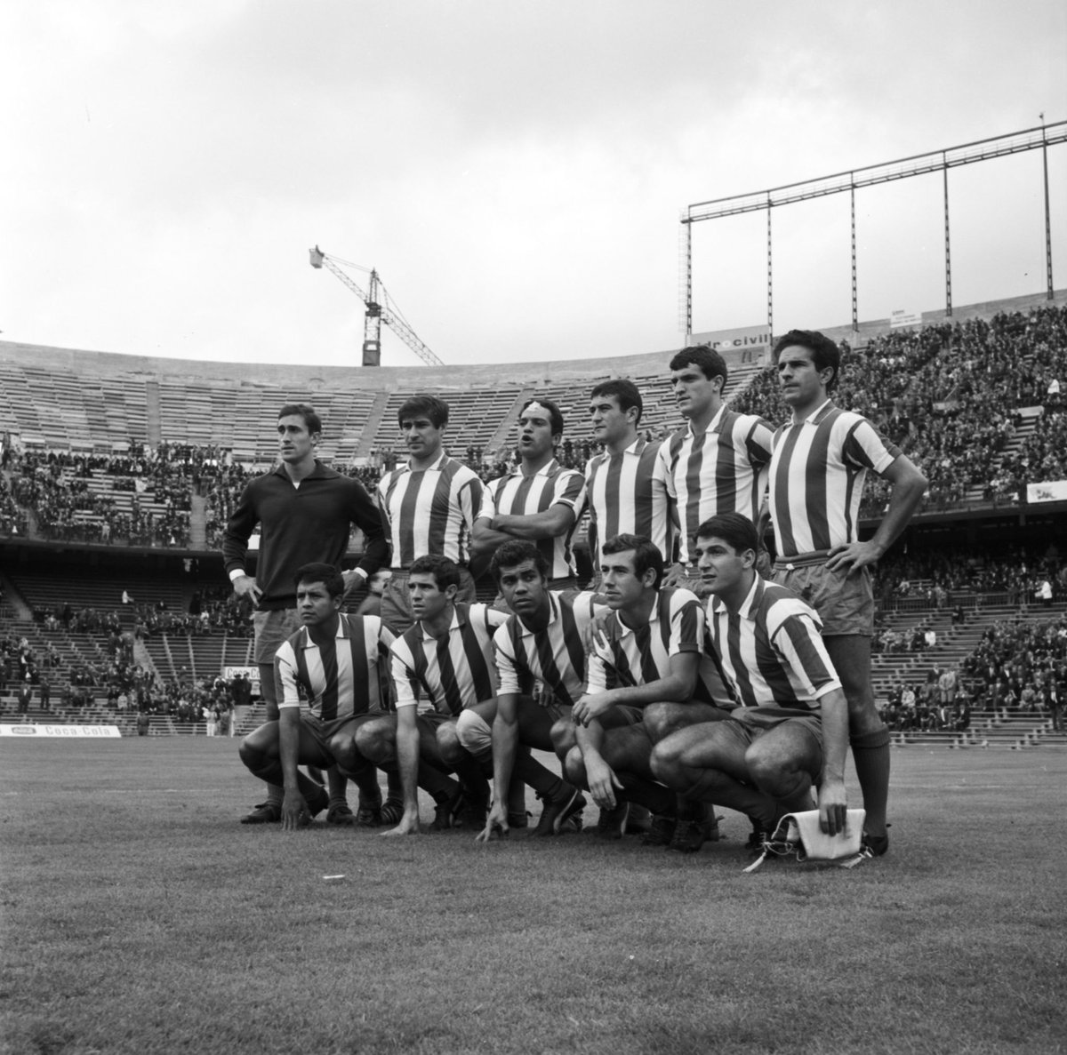 Atleti's tweet photo. Tal día como hoy, en 1966, se inauguraba el Estadio del Manzanares ante el Valencia CF. El partido acabó en empate (1-1) y el primer tanto fue obra de Luis Aragonés 🏟️❤️🤍 https://t.co/AhDBZ9MEF2