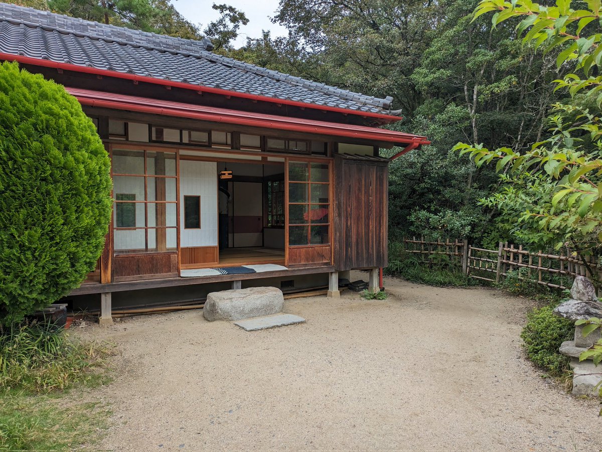 yoakeluna's tweet photo. ジブリパーク行ってきた
草壁家があまりに草壁家ではしゃいだ
映画の中の世界だった https://t.co/vryMFM2wD4