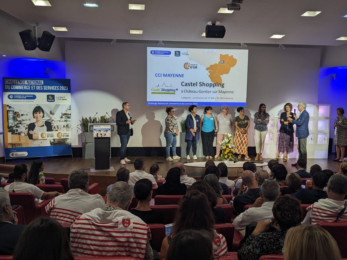 morvan_maelle's tweet photo. En live : Un grand bravo à @castel_shopping pour ce prix national du commerce ! Hip hop hop hourra ! Une très belle reconnaissance pour un travail quotidien au développement du commerces à @chateau_gontier ! . Bravo  @MarionBarre_ pour accompagner cette asso pour la @CCIMayenne https://t.co/RVTVC7k8Lt
