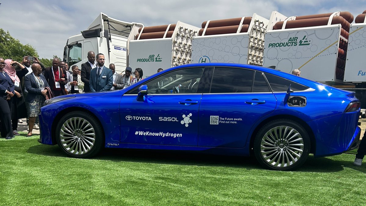 ToyotaSA's tweet photo. Introducing the hydrogen mobility ecosystem with 3 key components: 1. The green hydrogen from @SasolSA 2. @airproducts hydrogen dispenser 3. The Toyota Mirai Fuel Cell Electric Vehicle, with 3 hydrogen tanks and a total capacity of just over 142l #SMASummit #WeKnowHydrogen https://t.co/U5YMF6eaK9
