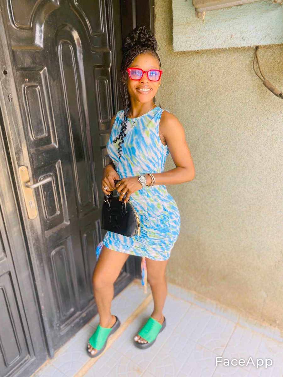 damybecky's tweet photo. It’s a money day guys….I pray money locate us today 🙏🙏 https://t.co/Fo3c97xlvs
