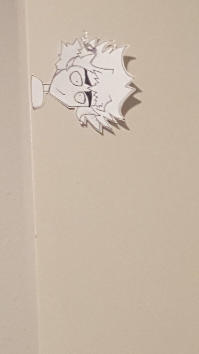 somaaababa's tweet photo. @EnigmaArc_ look at what my sister did to my door🤡 though I did half draw that.. https://t.co/mMRut0MSXZ