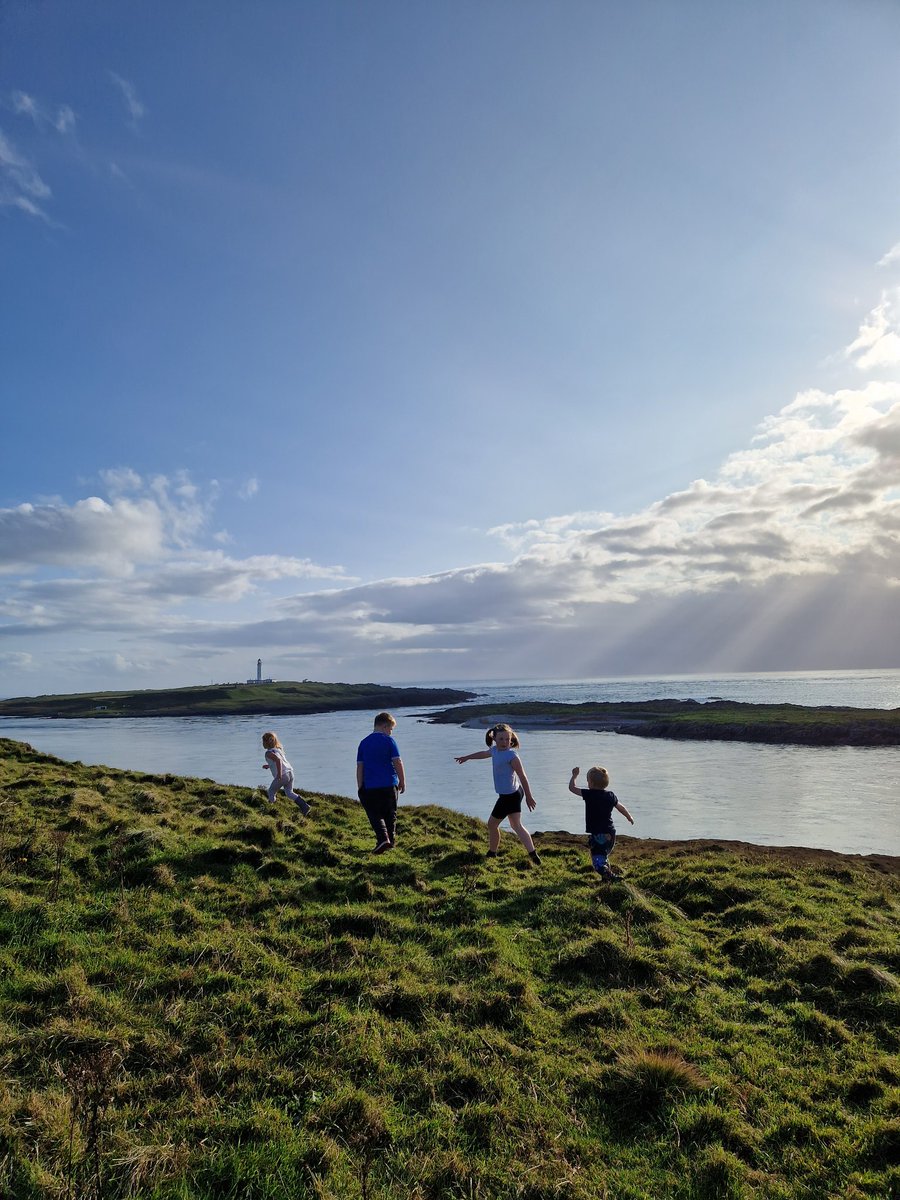 Yesterday was spectacular and I couldn't be more thankful for the life I have. Hello October ☀️ #islay #islandchildhood