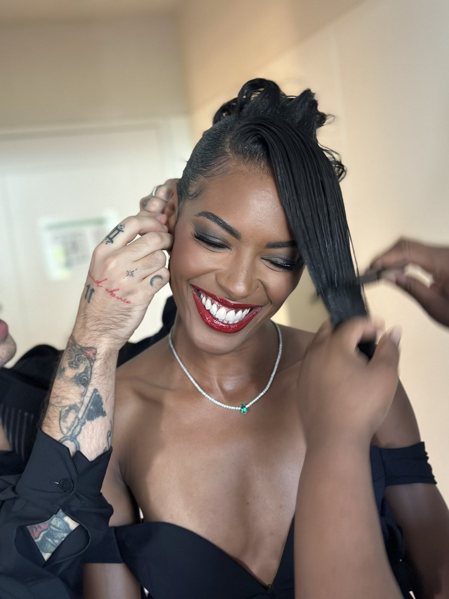 AfeniiC's tweet photo. BAB💄 nos #globosdeouro  com Sharam Diniz💎 https://t.co/sCgCeIdG0A