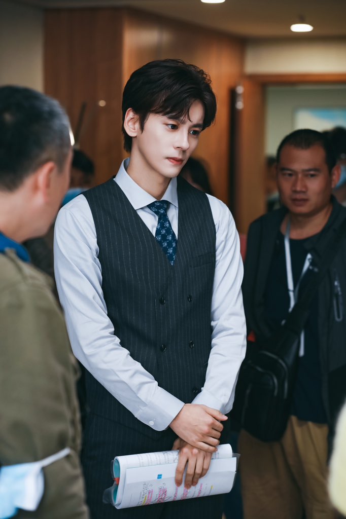 WzmOfficial_'s tweet photo. [📸]

滴滴滴📢 小楼总在工作现场发来观看提醒： 🥝今晚7⃣点·会员收官·甜蜜不要错过~ 

#金牌客服董董恩 #HelloImAtYourService

꒰ঌ┈┈┈┈┈┈┈┈┈┈┈┈┈ ໒꒱

#魏哲鸣 #魏哲鳴 #WeiZheming #위철명 #เว่ยเจ๋อหมิง #ウェイ・ジャーミン #MilesWe #今天weisday https://t.co/c334HPiiPl