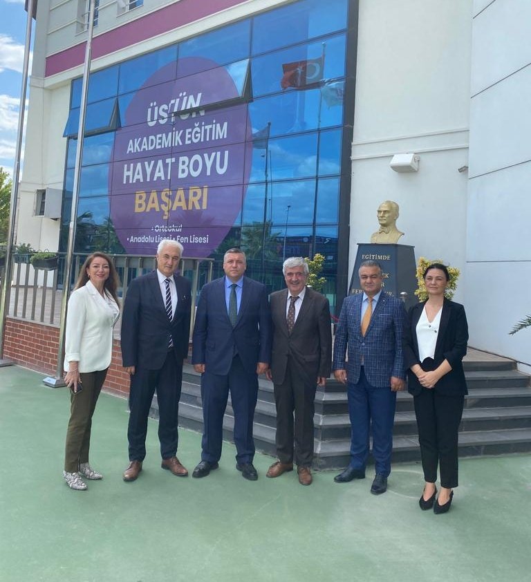 UOGaziemir's tweet photo. Gaziemir Kaymakamımız Sn. Kudret KURNAZ,Gaziemir İlçe Milli Eğitim Müdürümüz Sn. Ogün DERSE ve Şube Müdürümüz Sn. Ümit TÜRKAN kampüs yöneticilerimiz ile bir araya geldiler.

Değerli ziyaretleri için kendilerine teşekkür ederiz. https://t.co/Aw07Jm6WO4