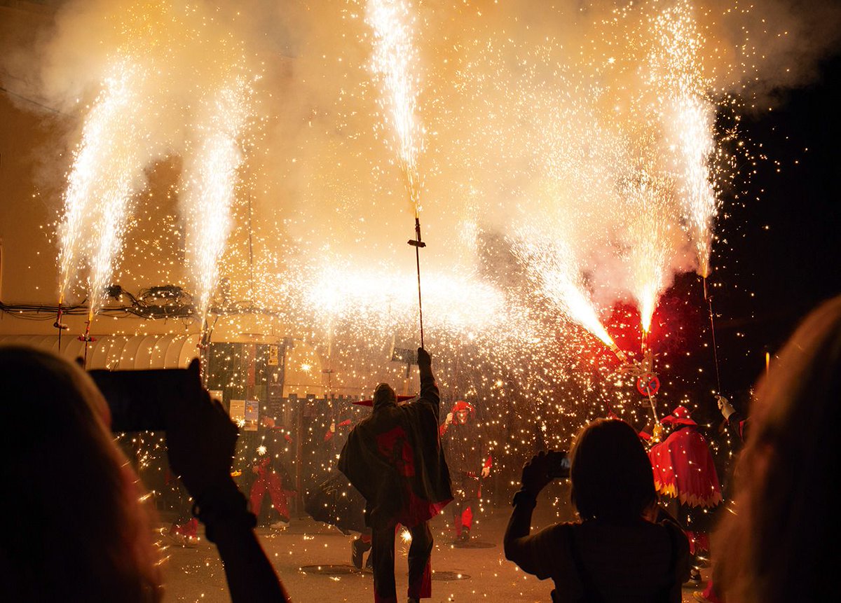 L’independentisme mostra unitat a la plaça Jaume Grau i Altaió #Cerdanyola
buff.ly/45dVqmk