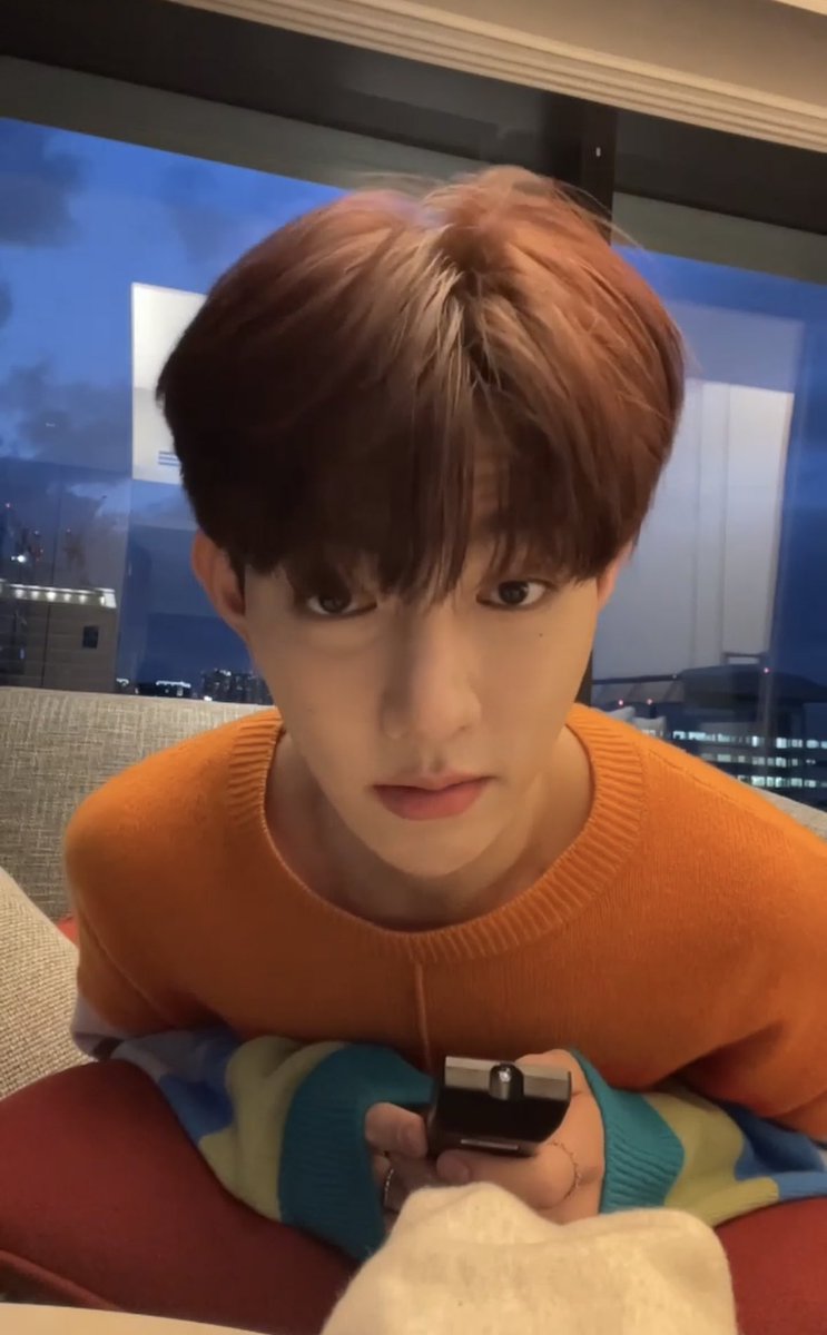 sunghaobin's tweet photo. hao’s reaction when a fan called him mommy 😭 https://t.co/BsWmAKLctf