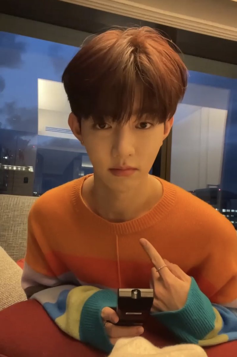 sunghaobin's tweet photo. hao’s reaction when a fan called him mommy 😭 https://t.co/BsWmAKLctf