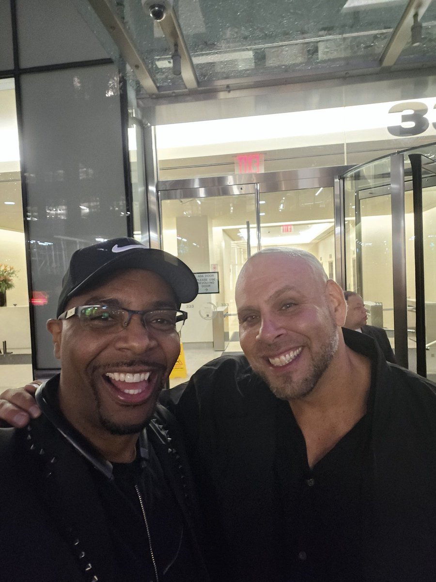 CryptoCriminal5's tweet image. Great meeting you @MentorWm #XRP #XRPCommunity #theProperParty929  🤝🙌🏽