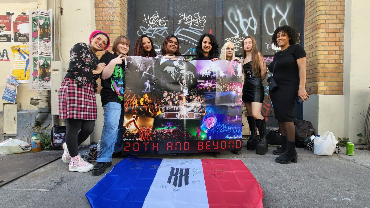 H_K_pi's tweet photo. #comiyavi #仔雅 is such beautiful family you guys are amazing so blessed to have met you ! #underthesamesky
#miyavi
#Miyavieu2023
#20thandbeyond
@MIYAVI_OFFICIAL
@fc_myv2022
Ur fans r thes best u can be proud 🤘! https://t.co/ry03G49l6i