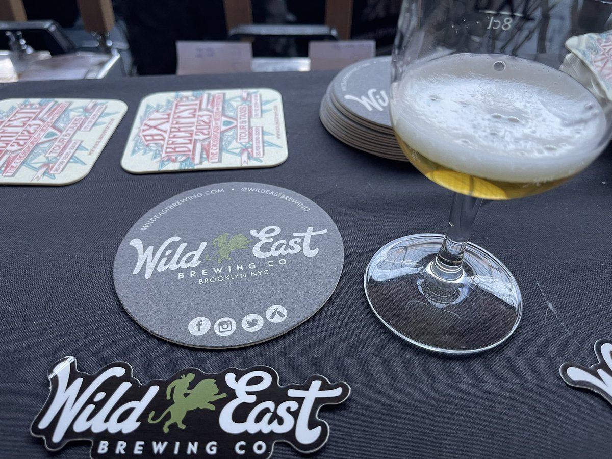 joukesp's tweet photo. 2/2
#NoCookingSunday #SundayLunch #BXLBeerFestival
A pleasure to meet again w friend @daveratkins and taste an assortment of delicious beers from Be, Fr, Est, UK, Cz, USA. https://t.co/M4na227AJi