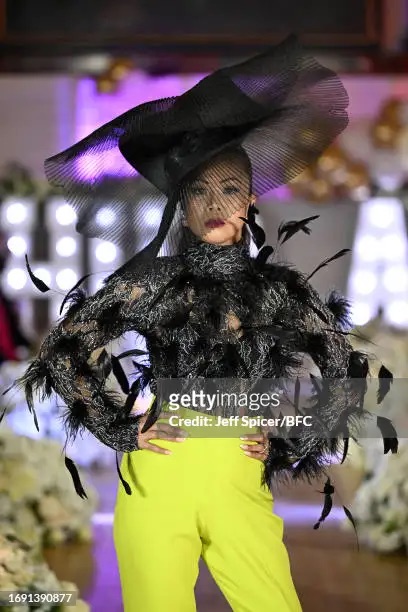 __Yetunde's tweet photo. @medlinboss made magic at the London Fashion Week. An industrious Nigerian Woman.

Every piece in the collection is a work of art, from the exquisite fabrics to the intricate details.  The outfits are designed to make a statement. https://t.co/Tlnik5AY21