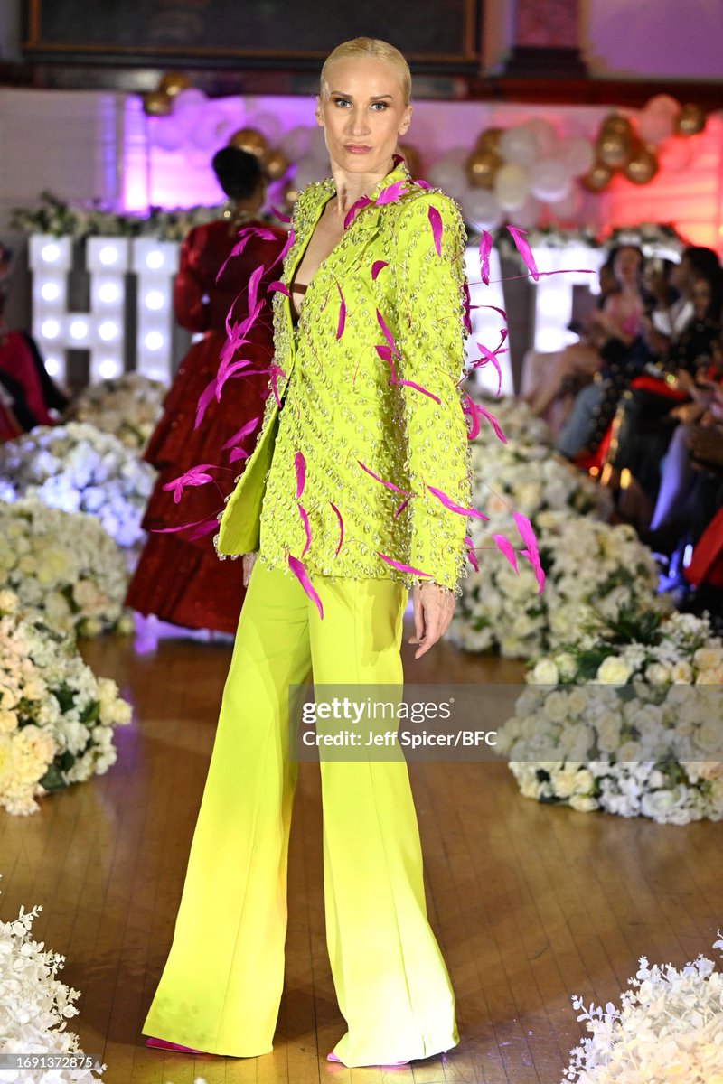 __Yetunde's tweet photo. @medlinboss made magic at the London Fashion Week. An industrious Nigerian Woman.

Every piece in the collection is a work of art, from the exquisite fabrics to the intricate details.  The outfits are designed to make a statement. https://t.co/Tlnik5AY21