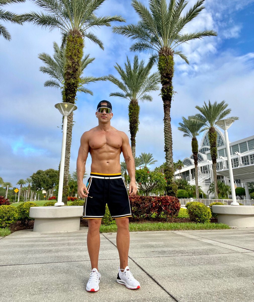 Feliz inicio de semana !!! 
Detrás de cada foto, video o post hay una verdad ,una historia, no todo es realidad! 👍
