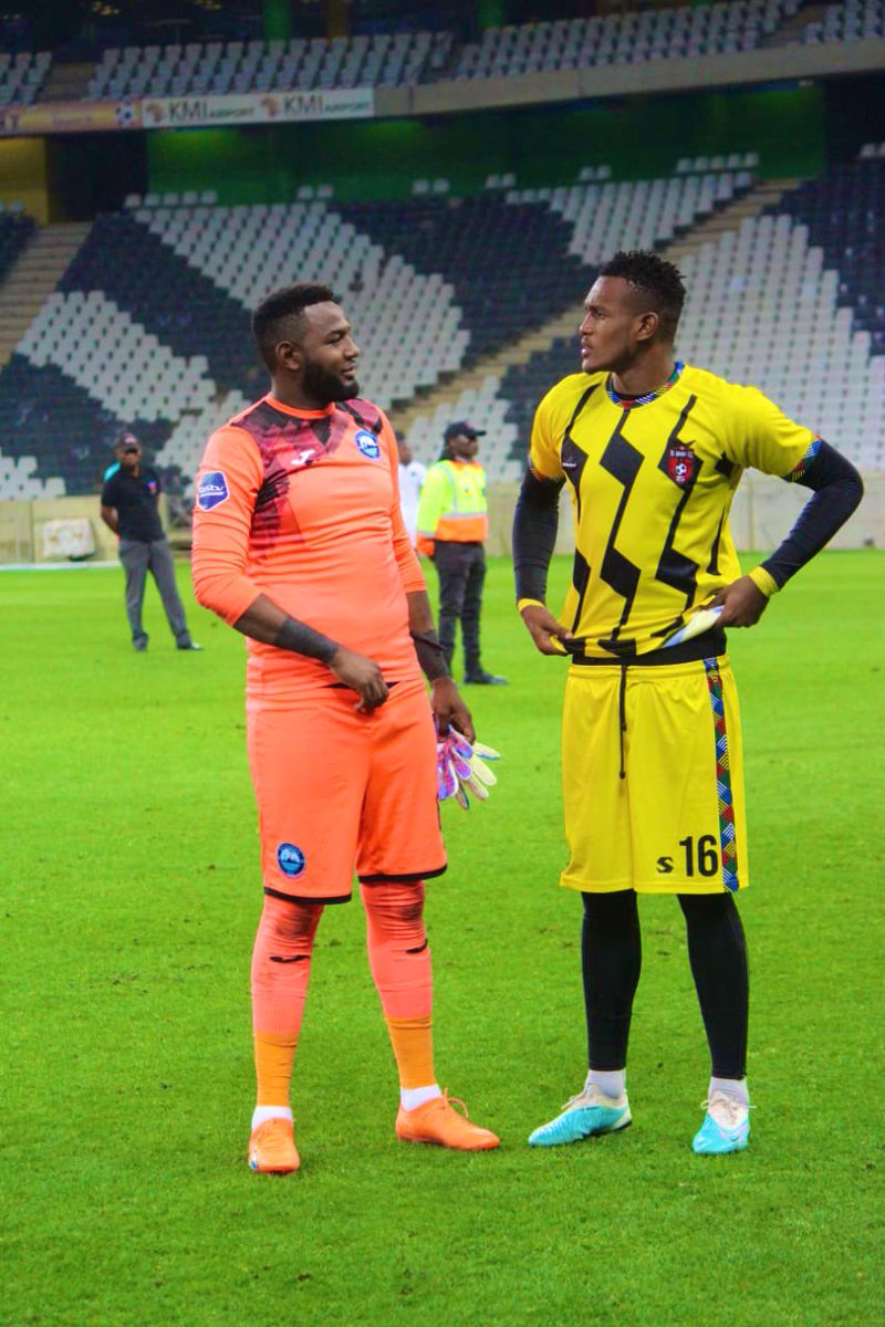 Connecting ⚽️🧤❤️ 🇺🇬🇷🇼