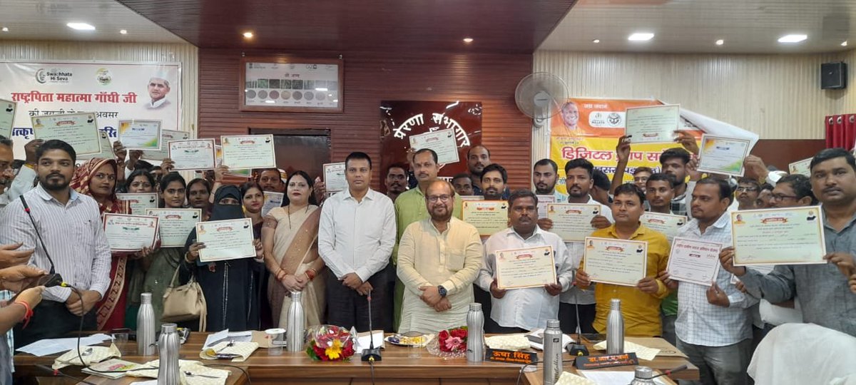 CdoSultanpur's tweet photo. महात्मा गाँधी के 154वीं जयन्ती के अवसर पर आदरणीय मण्डलायुक्त महोदय एवं मा0 जनप्रतिनिधिगण द्वारा संयुक्त रूप से डिजिटल क्राप सर्वे में उत्कृष्ट कार्य करने वाले अधिकारियों/कर्मच��रियों तथा स्वच्छता का संदेश देने वाले सफाई कर्मियों को प्रशस्ति पत्र प्रदान कर सम्मानित किया गया। https://t.co/6VZbSHVsr6
