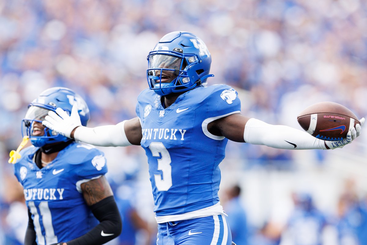 UKSportsNetwork's tweet photo. From the @UKFootball notes;
Defensive back @AlexAfari8 had a career-high nine tackles, including five solo tackles and one tackle for loss (-1 yard). He had two tackles on third down that forced punts, plus a fourth-down stop that turned over the ball on downs.
📸: @UKphotogs @UKFootball @UKAthletics