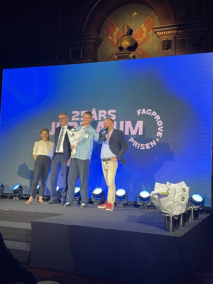Stort tillykke til Alexander Nørbjerg, Jack &amp; Jones/Bestseller, som er årets vinder af <a href="/HKprivat/">HK Privat</a>, <a href="/HKHANDEL/">HK HANDEL</a> og <a href="/DanskErhverv/">Dansk Erhverv</a>’s Fagprøvepris 2023 på handelsuddannelsen. 
#uddpol #dkpol