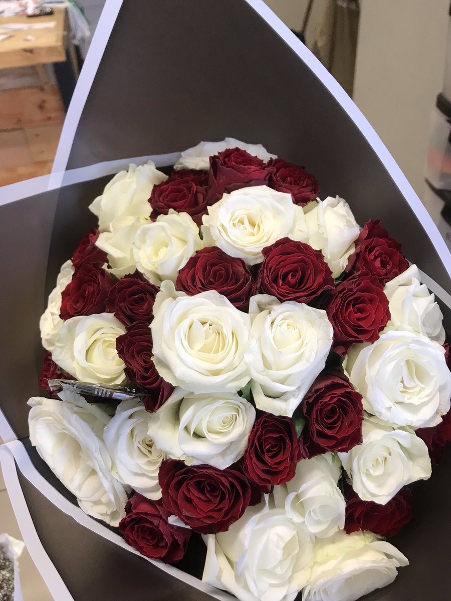 TenRosesflorist's tweet photo. F1- R400
F2- R200
F3- R550
F4- R600
β’
Place your order on WhatsApp 0714593269.
#florist #Pretoria #tenrosesflorist #trending2023 #Debate2023 #pretoriaflorist #mixedroses https://t.co/TOXNCfyT6i