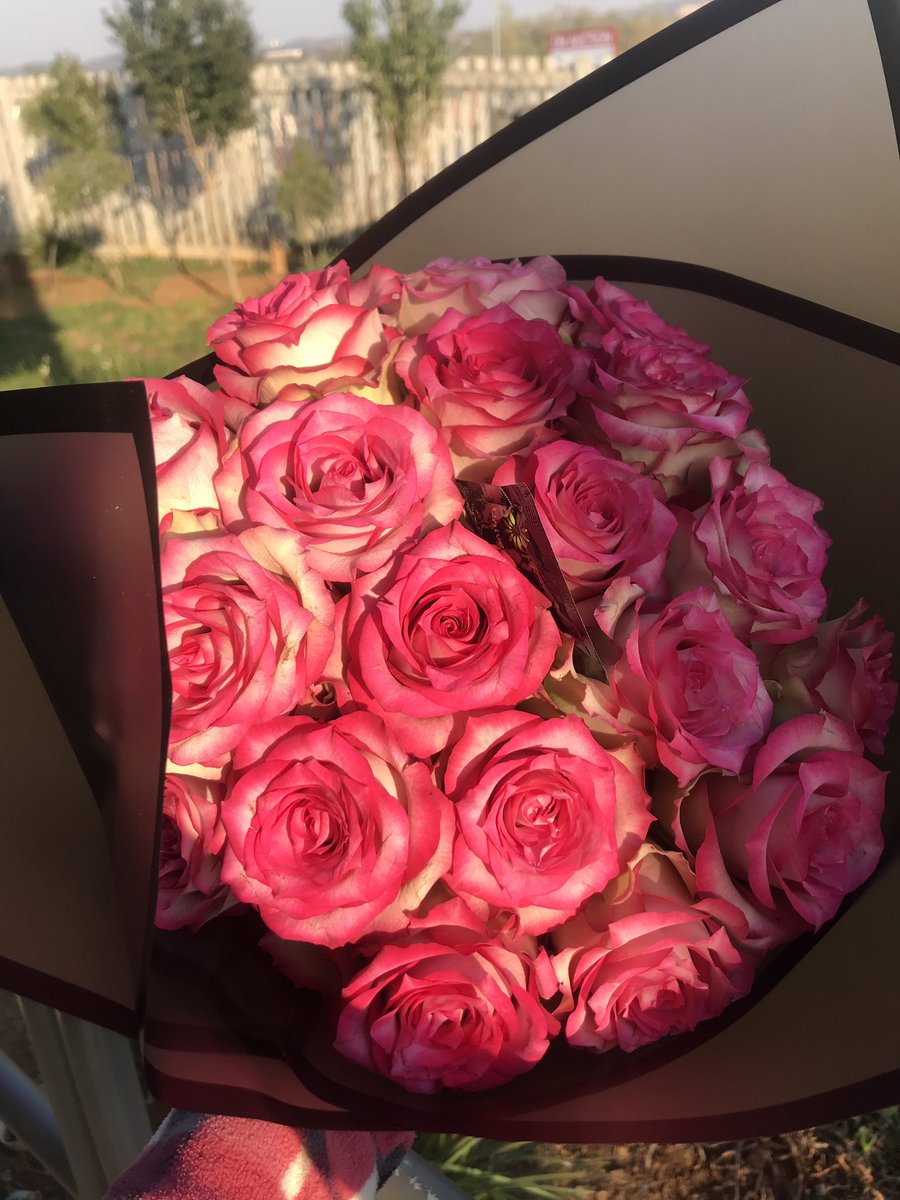 TenRosesflorist's tweet photo. F1- R400
F2- R200
F3- R550
F4- R600
β’
Place your order on WhatsApp 0714593269.
#florist #Pretoria #tenrosesflorist #trending2023 #Debate2023 #pretoriaflorist #mixedroses https://t.co/TOXNCfyT6i