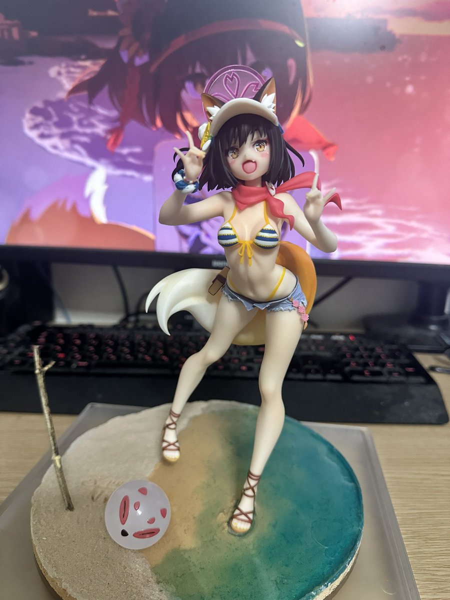 Okazunory's tweet photo. 原型:サークル紙飛行機様（@sougetsu_aoki ）の水着イズナ完成しました！
パーツがめちゃくちゃ綺麗で、殆ど処理の必要もない良キットでした！推しということもあり、制作過程も楽しくできたと思います！台座は初挑戦だったこともあり、かなりアラが目立つので気が向いたら手を加えるかもしれません。 https://t.co/V6UKxnwXxe