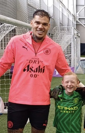 craig_doogan's tweet photo. Kai’s face meeting his idol at training ❤️⚽️ https://t.co/0ZFkz8pG5p