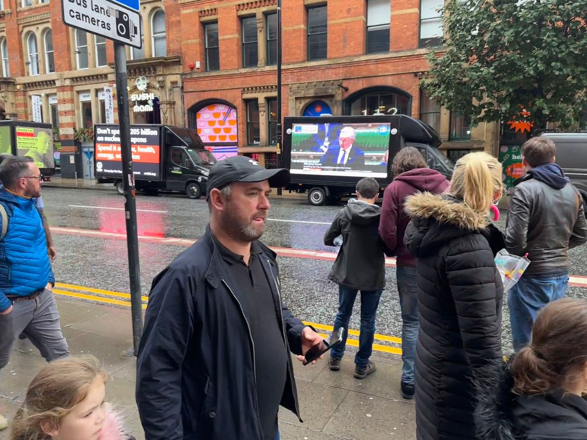 PMA_Outdoor's tweet photo. Our digital advan is out again having a major impact supporting @NLC_2019 at the #ConservativePartyConference in #Manchester #NLCVan #CPC23 #abolishleasehold https://t.co/idCL2mShMk
