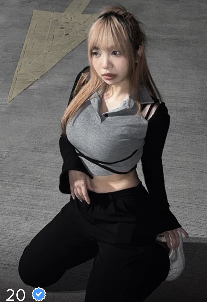 姐姐的大奶子真想把頭埋進去
#意淫 #婊子 #母狗 #大奶 #騷貨 #出賣