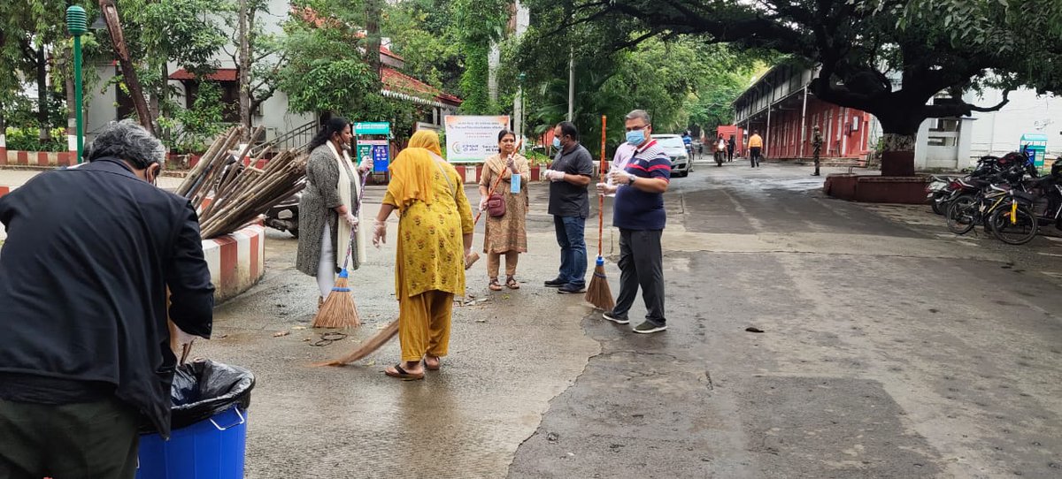 FTIIOfficial's tweet photo. #SwachhataHiSeva 🌟
Team FTII begins the special campaign for a cleaner campus by taking #SwachataPledge!
#CleanCampus #CleanIndia2023 #CleanIndia https://t.co/UpcS2xuk2z